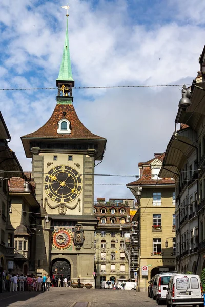Eine Vertikale Aufnahme Des Mechanischen Uhrturms Zytglogge Bern — Stockfoto