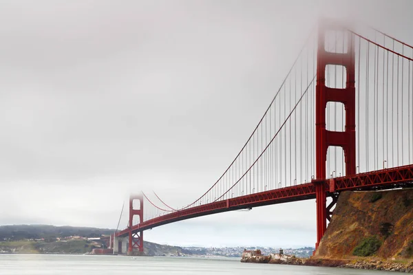 Una Vista Lejana Del Puente Golden Gate Durante Atardecer San — Foto de Stock