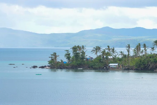 Krásné Palmy Ostrově Horami Pozadí Filipínách — Stock fotografie