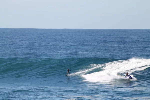 Australier Ein Surfer Und Ein Jetskiläufer Beim Schlepptau Surfen Coogee — Stockfoto