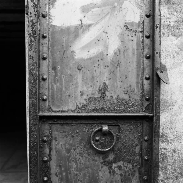 Pionowe Zdjęcie Starych Zardzewiałych Drzwi Port Townsend Waszyngton Usa — Zdjęcie stockowe