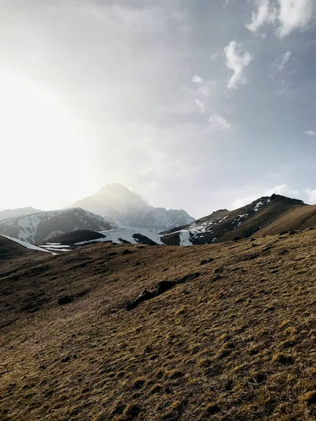 눈덮인 산들의 — 스톡 사진