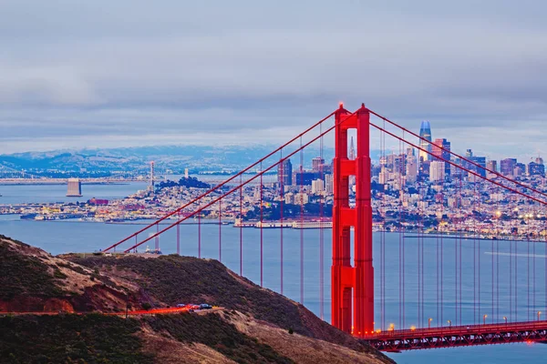 Ujęcie Perspektywiczne Mostu Golden Gate Tle Miejskiego Krajobrazu San Francisco — Zdjęcie stockowe