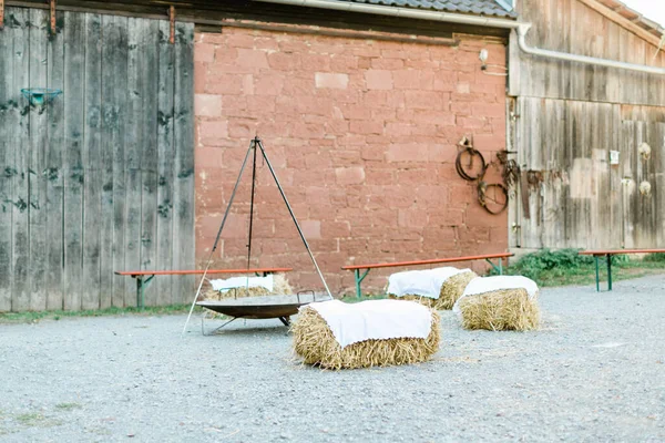 Uma Preparação Festa Fazenda Com Decorações Casamento Rústicas — Fotografia de Stock