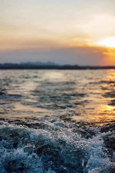 Disparo Vertical Del Agua Atardecer — Foto de Stock