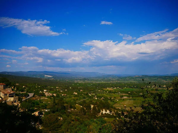Schöne Aussicht Auf Eine Landschaft Unter Wolkenlosem Blauen Himmel Südfrankreich — Stockfoto