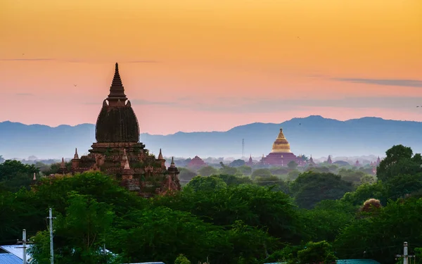 Kuzey Rakhine Eyaleti Myanmar Daki Mrauk Daki Budist Anıtlarının Günbatımında — Stok fotoğraf