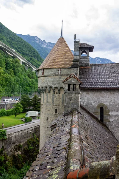 Sviçre Veytaux Bulutlu Bir Günde Chillon Kalesi Nin Dikey Çekimi — Stok fotoğraf