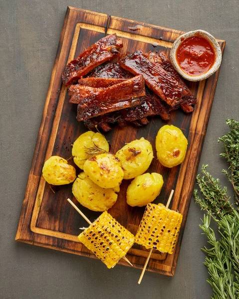 Spicy Barbecue Pork Ribs Corn Ears Crushed Smashed Potatoes Slow — Stock Photo, Image