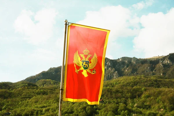Montenegro Flagge Vor Bergen Stat — Stockfoto