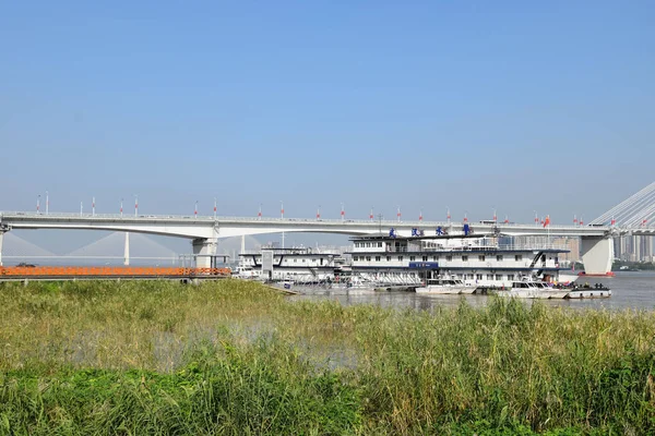 Famoso Puente Del Río Wuhan Yangtze Con Cielo Despejado Sin — Foto de Stock