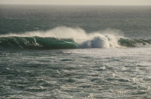 Big Blue Wave Brise Dans Océan Atlantique — Photo