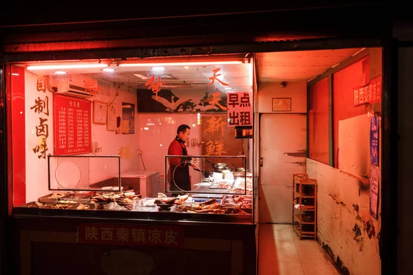Een Plaats Eten Avond Bedekt Met Rode Lichten Shanghai China — Stockfoto