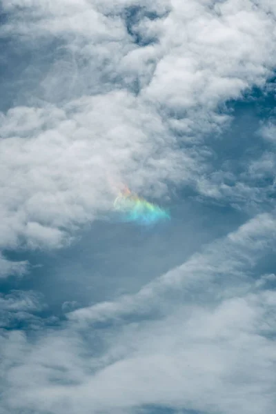 Tiro Vertical Belas Nuvens Céu Azul — Fotografia de Stock