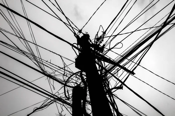 Σιλουέτα Των Επικίνδυνων Καλωδίων Ηλεκτρικής Ενέργειας Pylon Στο Βιετνάμ — Φωτογραφία Αρχείου