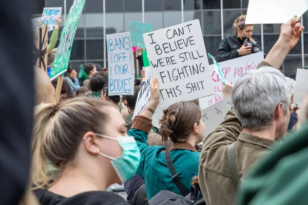 Young Female Holding Cardboard Sign Words Can Believe Still Shit — Fotografia de Stock