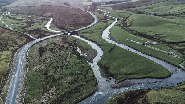 Воздушная Антенна Дороги Реки Зеленом Поле — стоковое фото