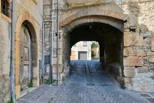 Een Smalle Straat Tussen Oude Huizen Van Teggiano Een Middeleeuws — Stockfoto
