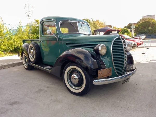 Régi Zöld Fekete 1938 Ford Kisteherautó Parkolt Utcán Expo Fierro — Stock Fotó