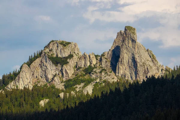 Paisagem Com Pietrele Doamnei Pico Nas Montanhas Rarau Roménia Verão — Fotografia de Stock