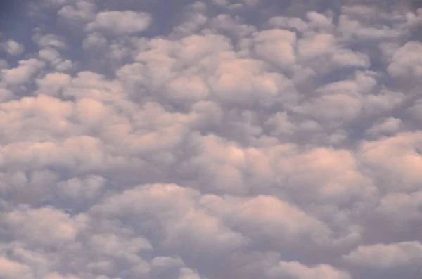 Wolkenlandschaft Bunte Wolken Bei Sonnenuntergang Der Nähe Des Ozeans — Stockfoto