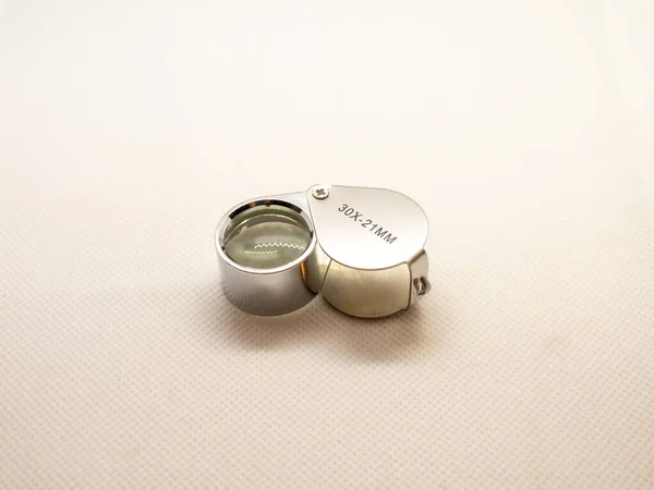 Närbild Ett Förstoringsglas Miniatyr Fällbart — Stockfoto