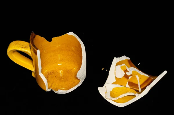 Gebroken Orange Coffee Cup Een Zwarte Achtergrond — Stockfoto