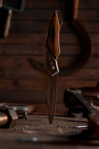 Gerçek Ahşap Saplı Bir Bıçak Darbesi — Stok fotoğraf