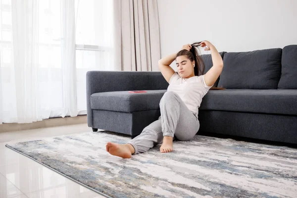 Young Girl Having Rest Sitting Floor Leaning Couch — Stock Photo, Image