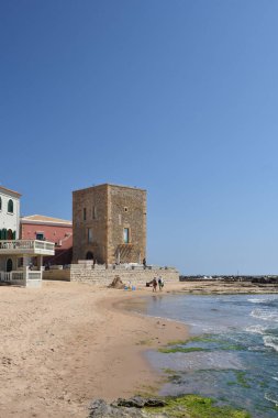 Marina di Ragusa 'nın kumlu sahillerinde çok az insan var..