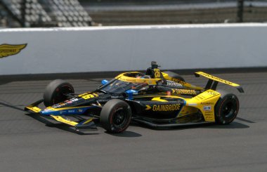 Indy 500 antrenmanı ve Indianapolis Motor Yarış Pisti 'nde yarışma hakkı
