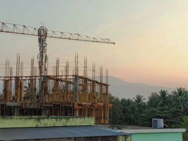 Evimin yanında yeni bina inşaatı