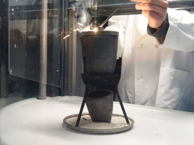 Kimya dersimizde hayali bir tepki.