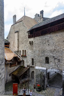 Cenevre (Leman), Veytaux, İsviçre 'deki Chillon Kalesi adasının dikey görüntüsü.