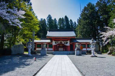 Fuji Omuro Sengen Tapınağı Fujikawaguchiko, Japonya 'da güneşli bir günde