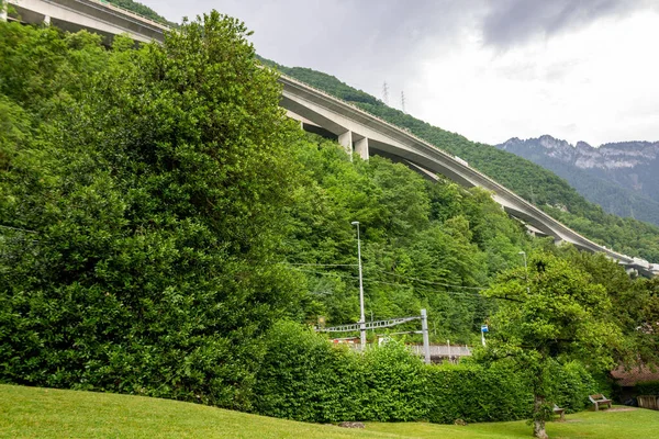 Přírodní Krajina Viaduc Chillon Pod Zataženou Oblohou Slunečním Svitem Veytaux — Stock fotografie