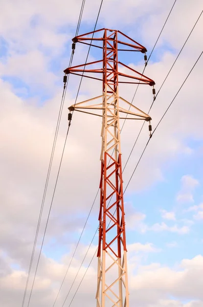 Yüksek Voltajlı Elektrik Iletim Kulesi Enerji Pilonu — Stok fotoğraf