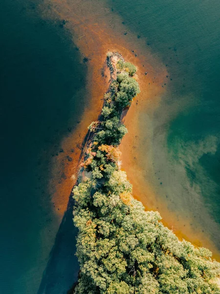 Island Surrounded Orange Colors Lush Trees Shape Snake — Stock Photo, Image