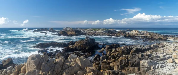 Hermoso Paisaje Rompeolas Mar Bajo Luz Del Sol —  Fotos de Stock