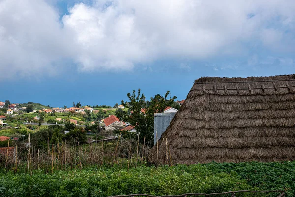 Urzekające Ujęcie Regionu Madery Pod Chmurami Portugalii — Zdjęcie stockowe