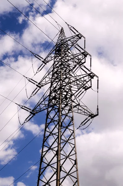 Yüksek Voltajlı Elektrik Iletim Kulesi Enerji Pilonu — Stok fotoğraf