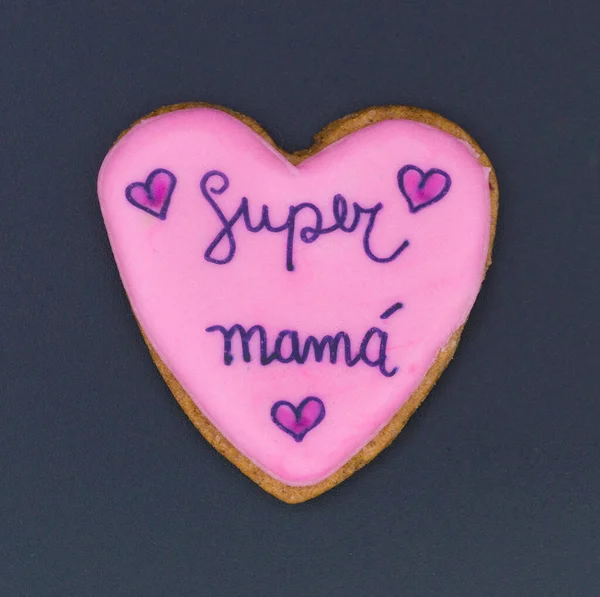 母の日のために装飾されたハート型のクッキーのクローズ — ストック写真