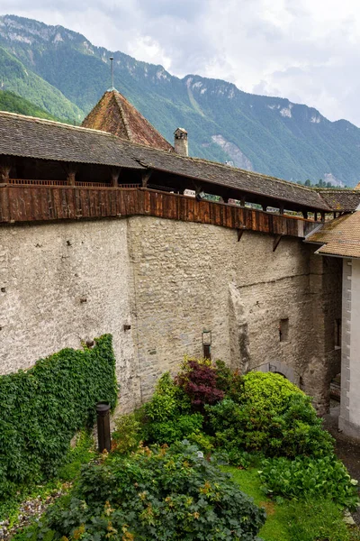 Vertical Shot Medieval Chillon Castle Veytaux Switzerland Mountains Cloudy Sky — Stock Photo, Image
