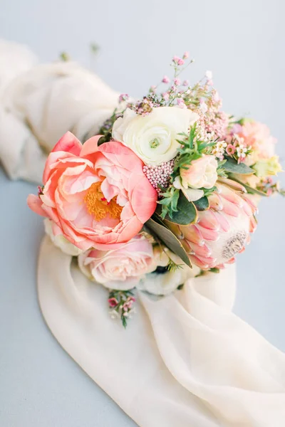 Una Foto Vertical Ramo Boda Nupcial Con Flores Colores Envueltos — Foto de Stock