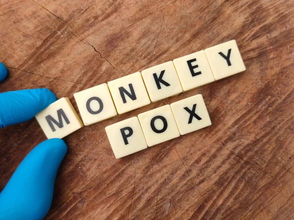 High Angle Shot Some Cubes Monkey Pox Message Wooden Table — Stock Photo, Image