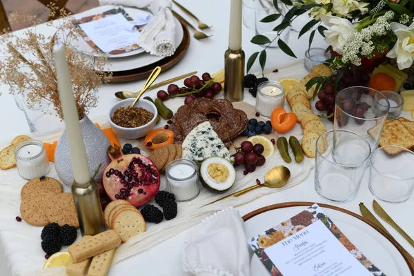 Une Table Joliment Décorée Avec Quelques Collations Pour Événement Mariage — Photo