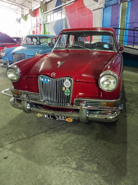 Eski Kırmızı Siam Tella Riley 1500 Sedan 1959 1967 Depo — Stok fotoğraf
