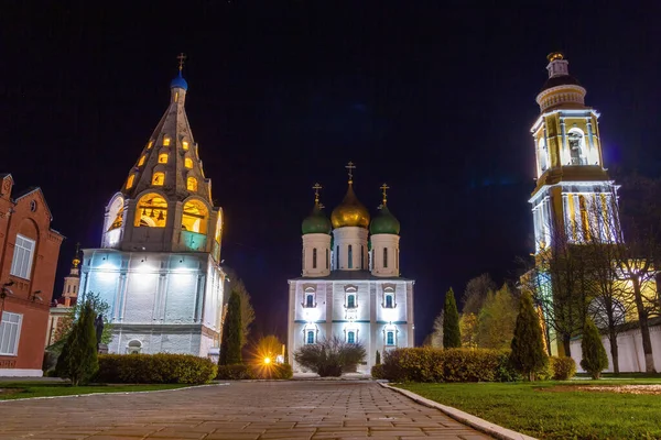 Las Antiguas Iglesias Ortodoxas Campanario Plaza Catedral Kolomna Rusia Por — Foto de Stock