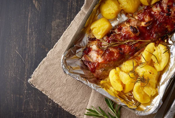 Spicy Barbecue Pork Ribs Crushed Smashed Potatoes Slow Cooking Recipe — Stock Photo, Image