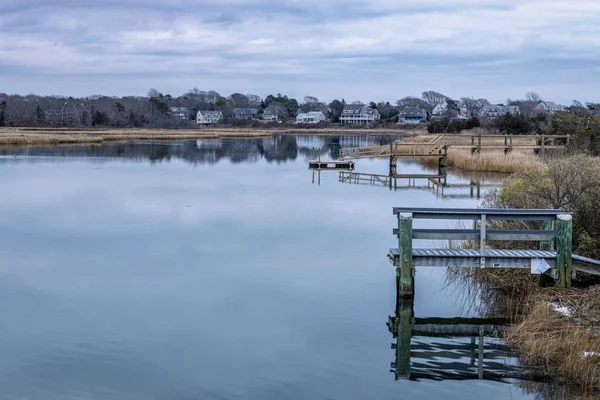 Houses Surrounded Trees Calm Lake Shore Centerville Massachusetts Usa — Stock Photo, Image